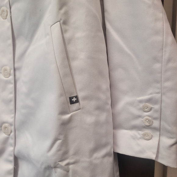 FIGS Lab Coat - Picture 11 of 15